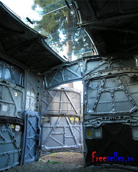 Дом из капотов автомобилей