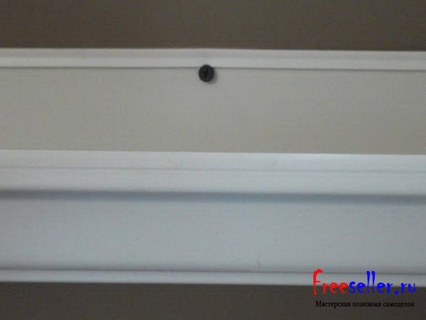 Книжные полки из водосточных желобов