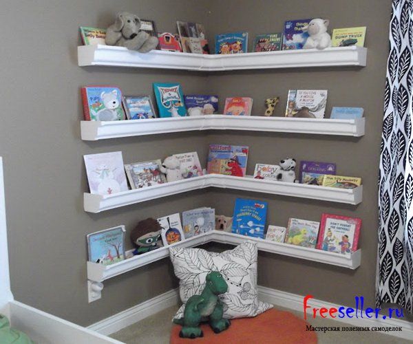 Книжные полки из водосточных желобов