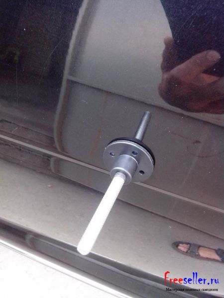 Удаление вмятин на автомобиле без покраски с помощью прибора Pops a Dent.