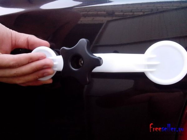 Удаление вмятин на автомобиле без покраски с помощью прибора Pops a Dent.