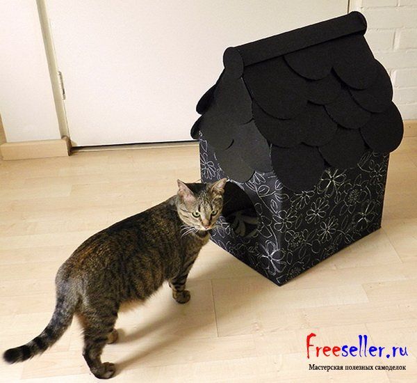 Домик для кошки своими руками из коробки и старых тканей.