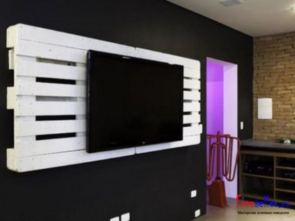 Держатель LCD телевизора из поддонов