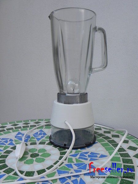 Самодельная настольная лампа из старого неработающего блендера.