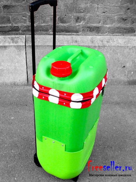 Тележка чемодан из пластиковых канистр