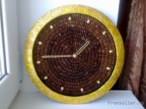 Часы, декорированные зернами кофе