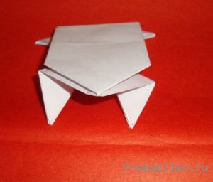 Прыгающая лягушка из бумаги