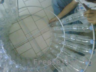 Мусорный бак из пластиковых бутылок