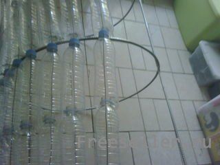 Мусорный бак из пластиковых бутылок