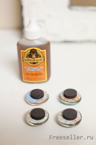 Делаем оригинальные магниты из стеклышек и карты своими руками.