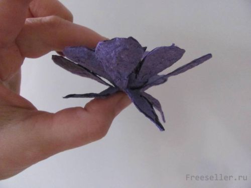 Цветы из кассет для яиц