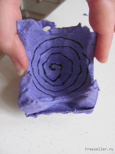 Цветы из кассет для яиц