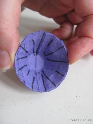 Цветы из кассет для яиц