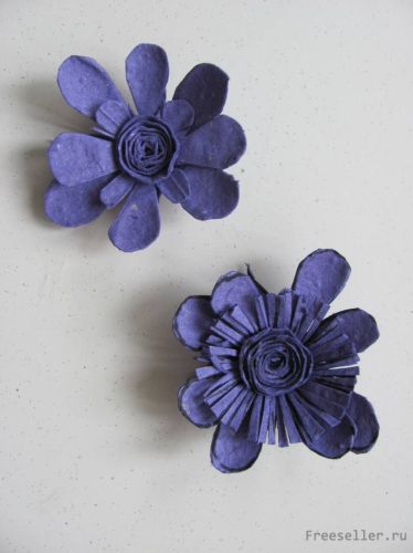 Цветы из кассет для яиц