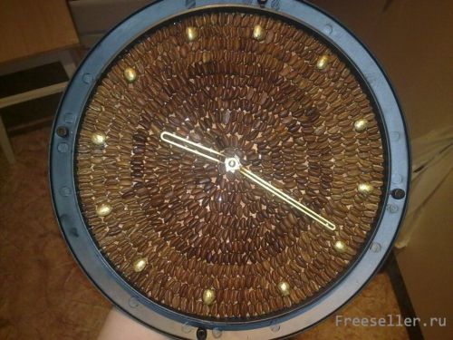 Декориривание часов зернами кофе своими руками