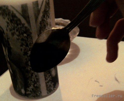 Декупаж свечи с помощью обычной ложки.