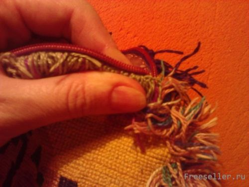 Косметичка вышитая крючком своими руками.