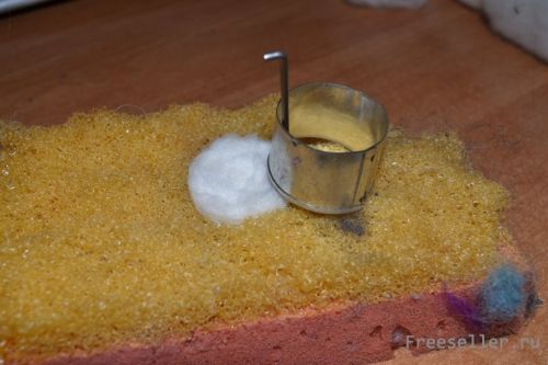 Делаем сережки Пингвины из шерсти