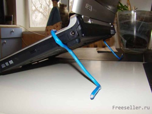 Самодельная подставка для ноутбука из провода