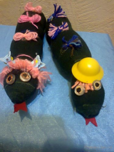 Мягкая игрушка Змейка из колготок своими руками