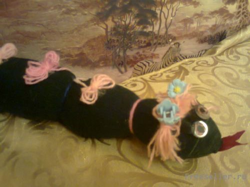 Делаем мягкую игрушку змейку из колготок