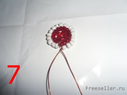 Плетение фиалки из бисера