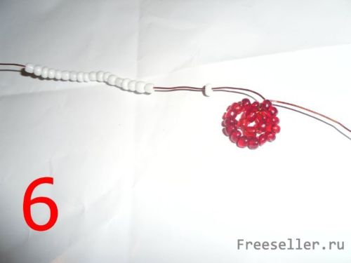 Плетение фиалки из бисера