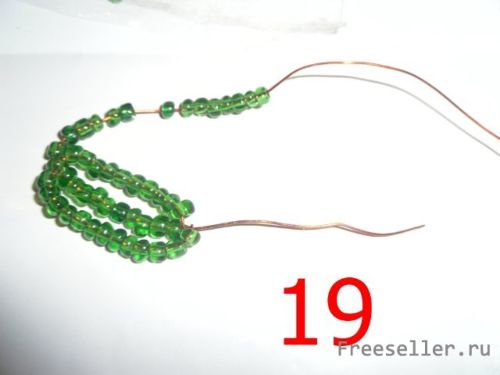 Плетение фиалки из бисера