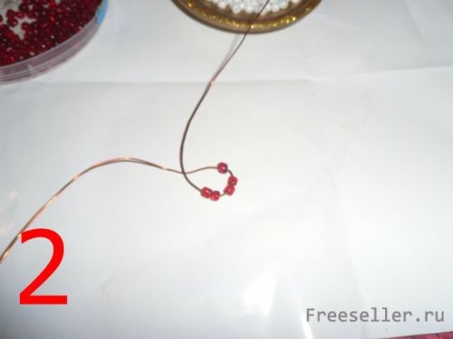 Плетение фиалки из бисера