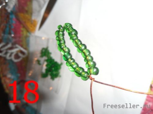 Плетение фиалки из бисера