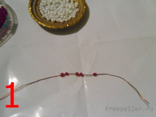 Плетение фиалки из бисера