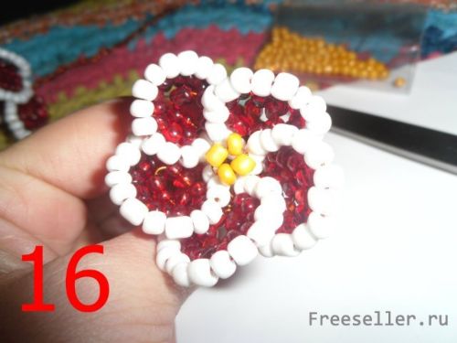 Плетение фиалки из бисера