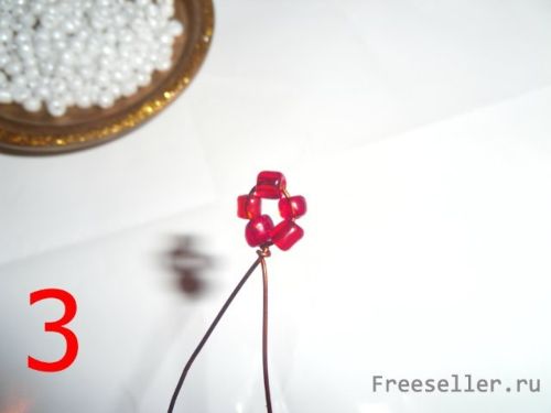 Плетение фиалки из бисера