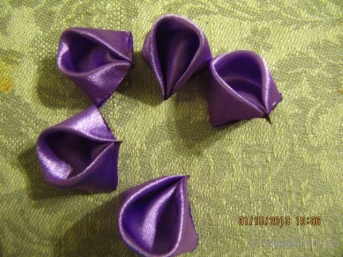 Мастер класс изготовление цветка Канзаши из ленточек своими руками