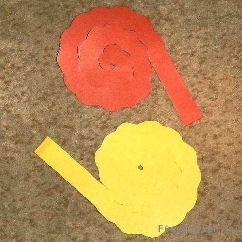 Делаем розы из бумаги своими руками