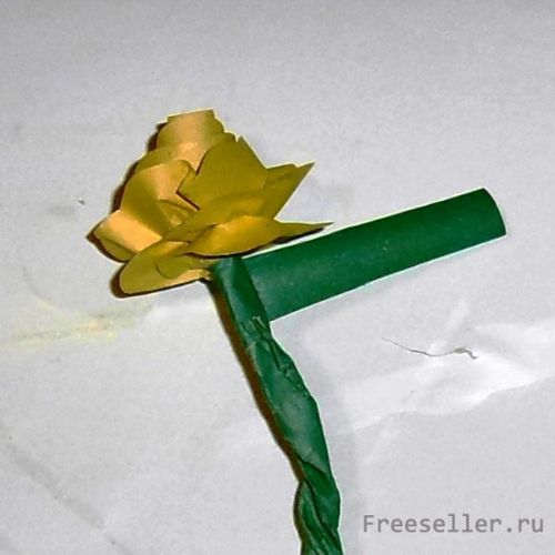 Делаем розы из бумаги своими руками