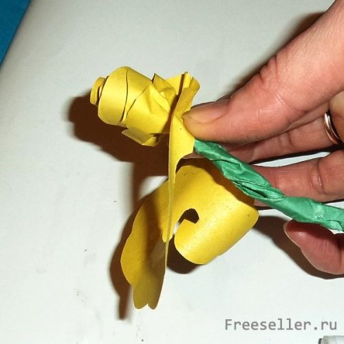 Делаем розы из бумаги своими руками