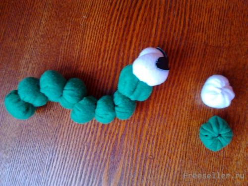 Делаем мягкую игрушку гусеница -своими руками