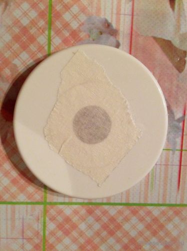 Декорирование баночки с помощью ниток и кружева