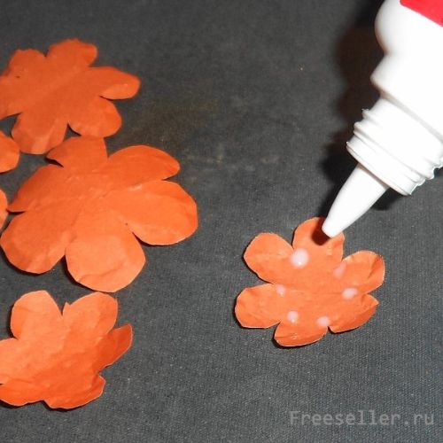 Делаем цветок из бумаги
