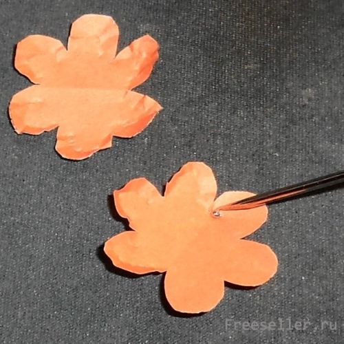 Делаем цветок из бумаги