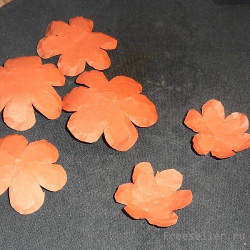 Делаем цветок из бумаги