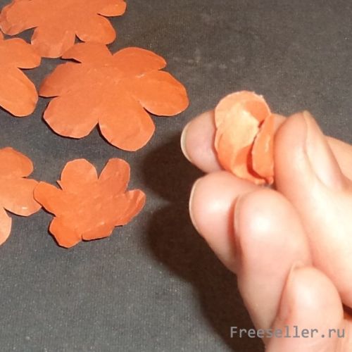 Делаем цветок из бумаги