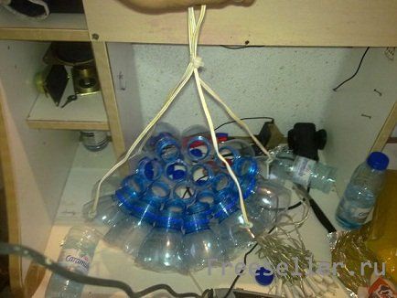 Изготовление люстры из пластиковой бутылки и гирлянды