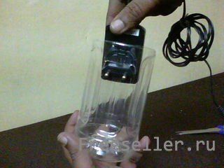 Ораганайзер для зарядки телефона из пластиковой бутылки