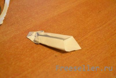 Изготовление рубашки с галстуком из бумаги