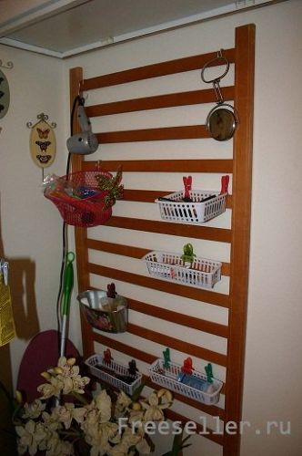 Вешалки из детской кроватки своими руками.