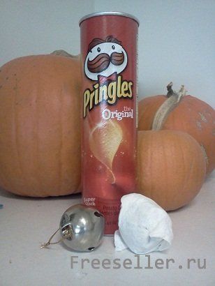 Контейнер для елочных игрушек из банки от чипсов Принглс