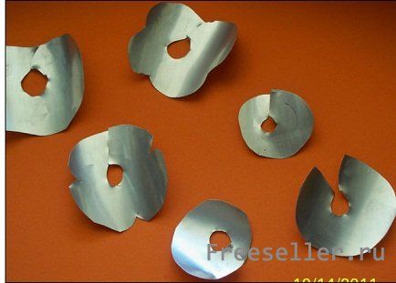 Как сделать своими руками цветы из алюминиевых банок.