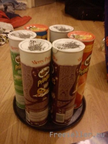 Кофейный столик из банок от чипсов Принглс - изготовление